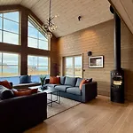 Spacious, Modern Lofoten 샬레 람베르그