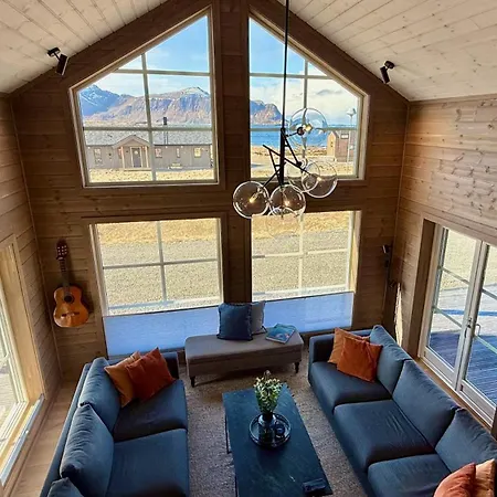 샬레 Spacious, Modern Lofoten