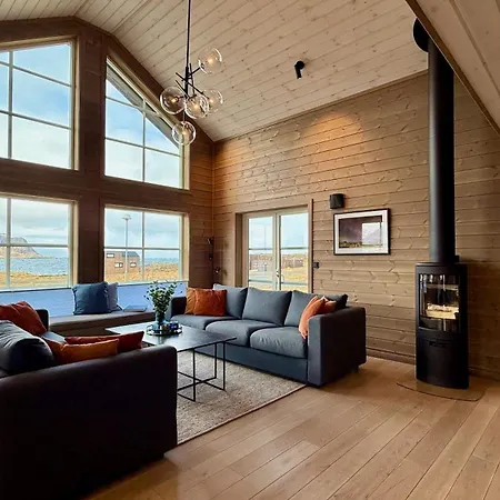 Spacious, Modern Lofoten Alpehytte Ramberg