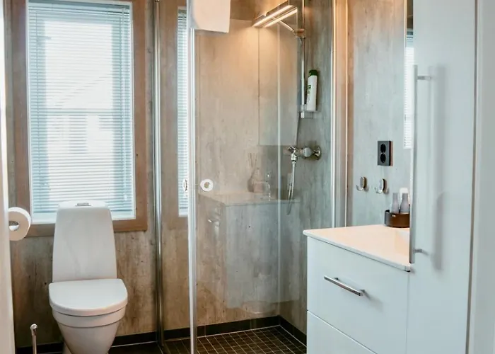 Spacious, Modern Lofoten Chalet *