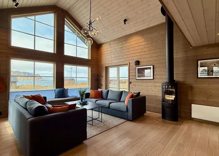 Spacious, Modern Lofoten Chalet Ramberg