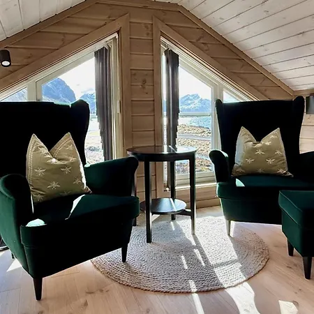 Spacious, Modern Lofoten *